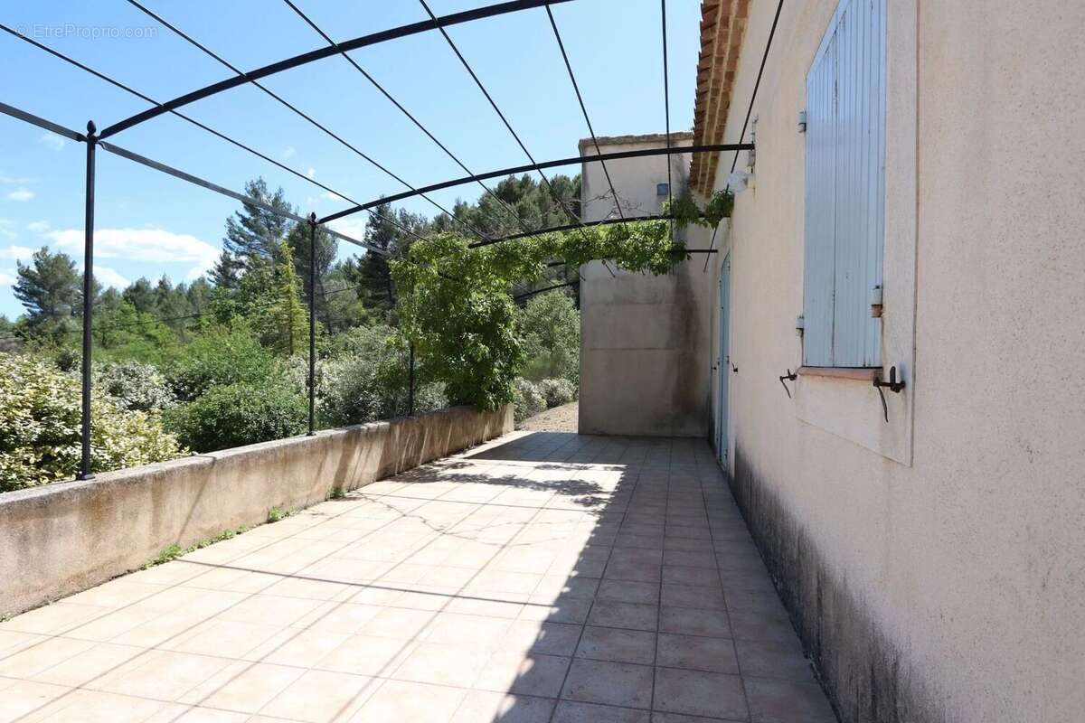 Maison à SAINT-SATURNIN-LES-APT