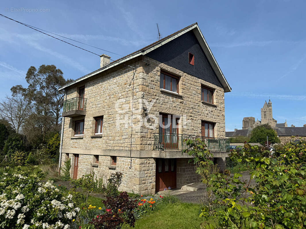 Maison à DOL-DE-BRETAGNE