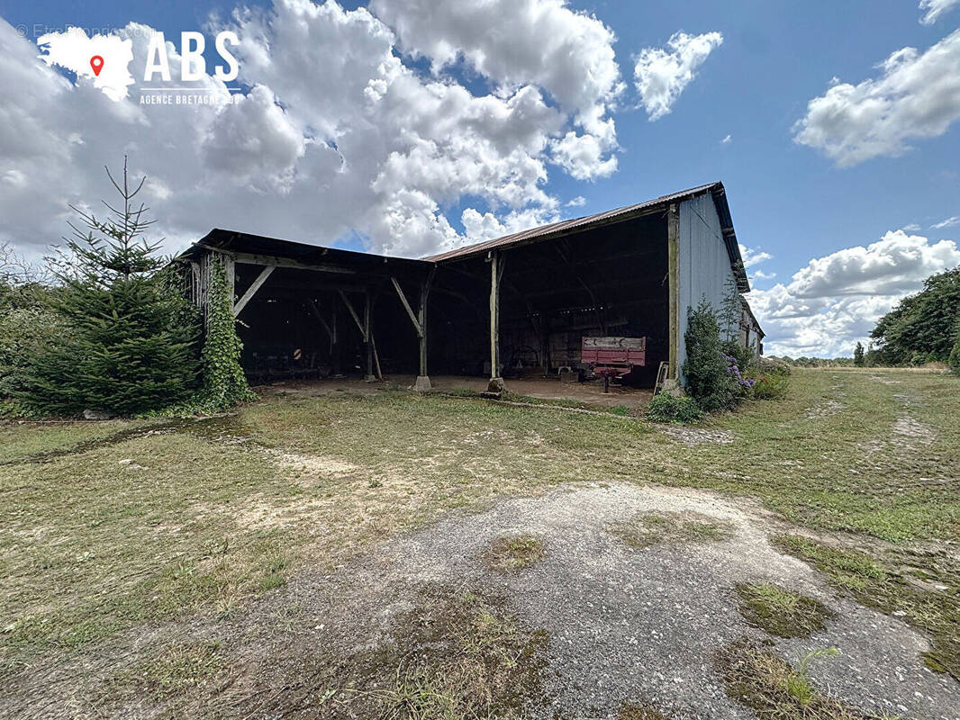 Terrain à SAINT-DOLAY