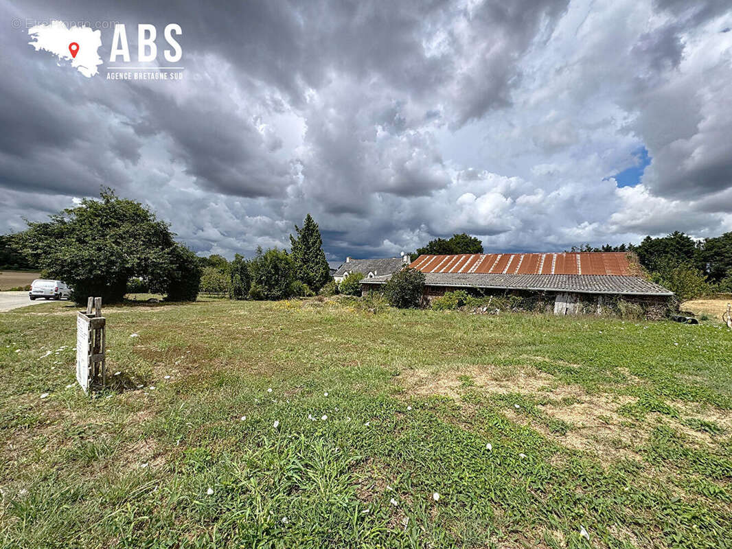 Terrain à SAINT-DOLAY