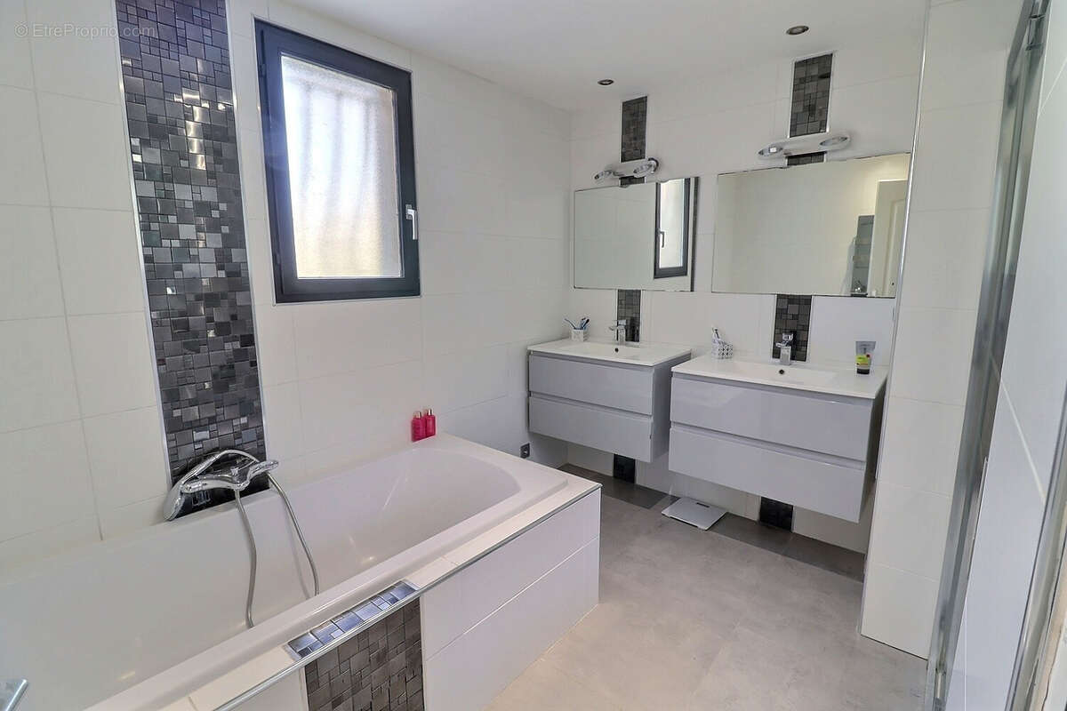 Maison à CLERMONT-L&#039;HERAULT