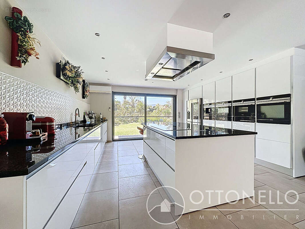 Maison à ROQUEBRUNE-SUR-ARGENS