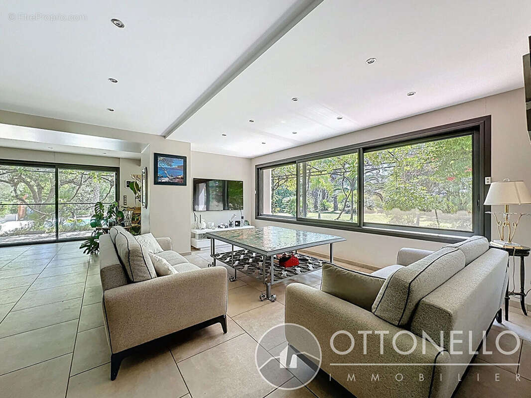 Maison à ROQUEBRUNE-SUR-ARGENS