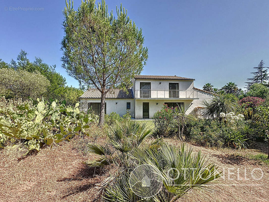 Maison à ROQUEBRUNE-SUR-ARGENS