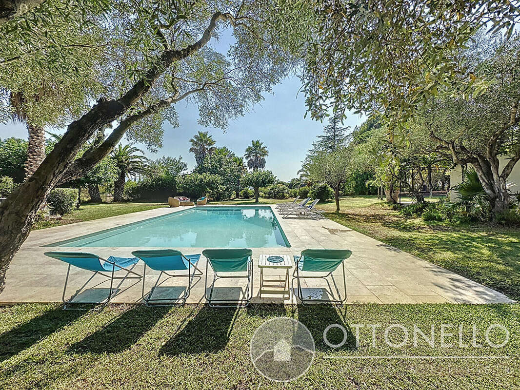 Maison à ROQUEBRUNE-SUR-ARGENS