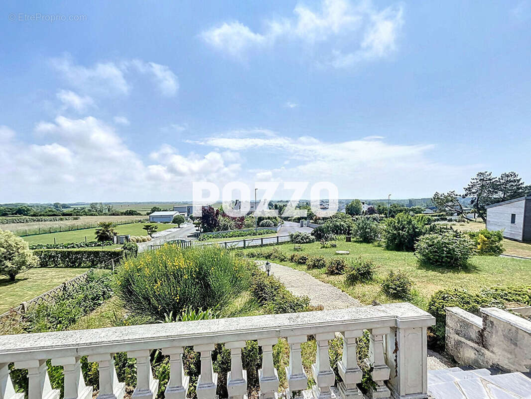 Maison à MONTMARTIN-SUR-MER