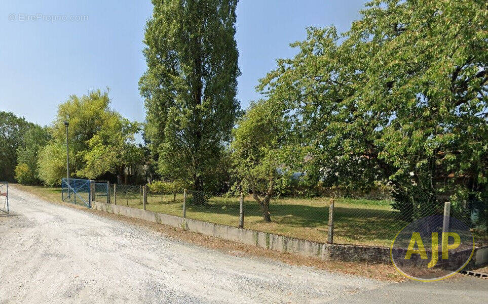 Terrain à LA GARNACHE