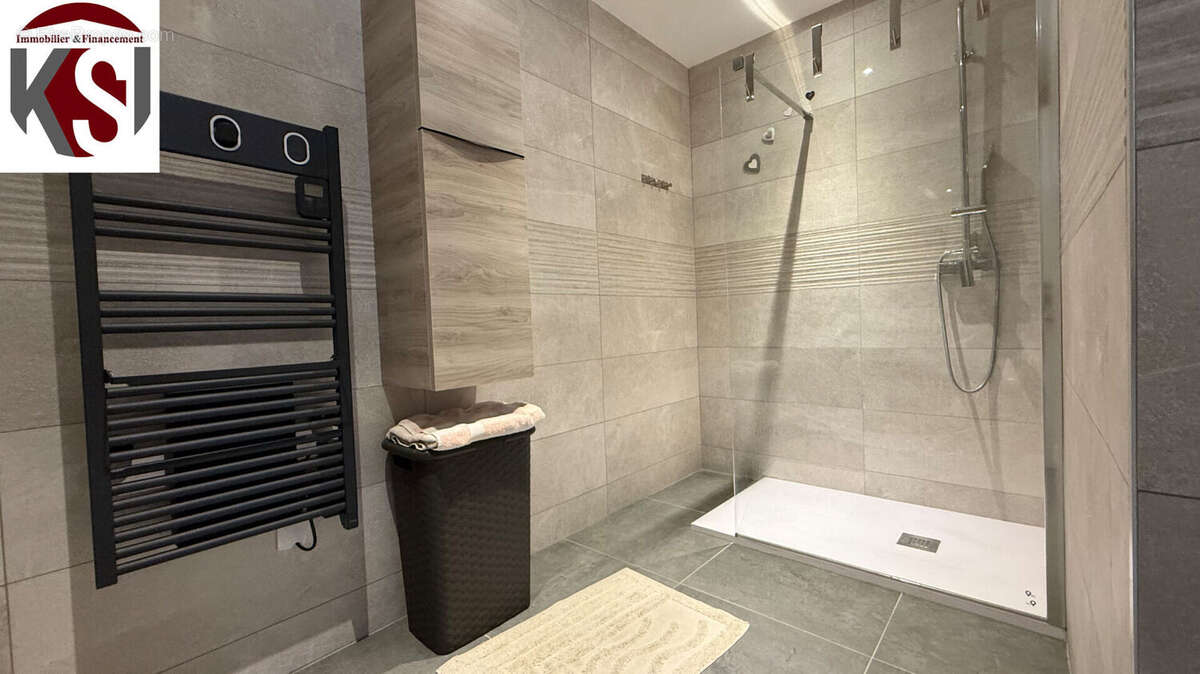 Appartement à SEILLONS-SOURCE-D&#039;ARGENS