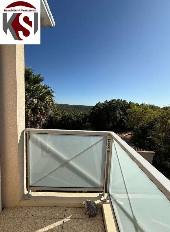 Appartement à SEILLONS-SOURCE-D&#039;ARGENS