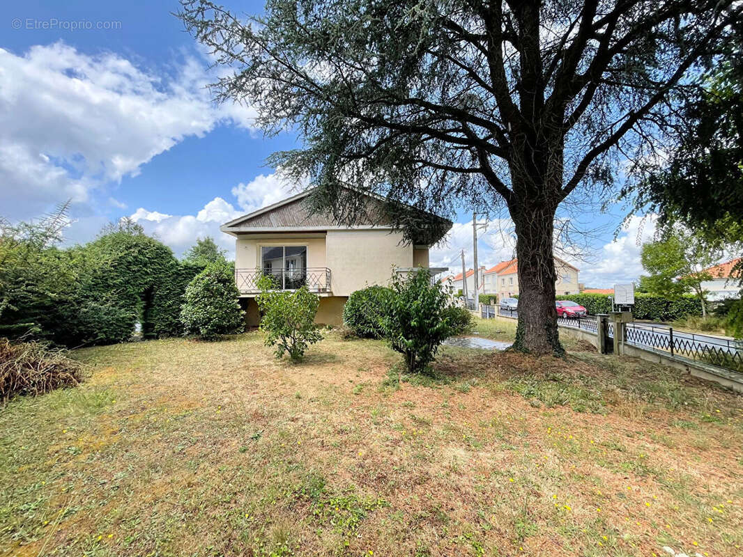 Maison à SAINT-MACAIRE-EN-MAUGES