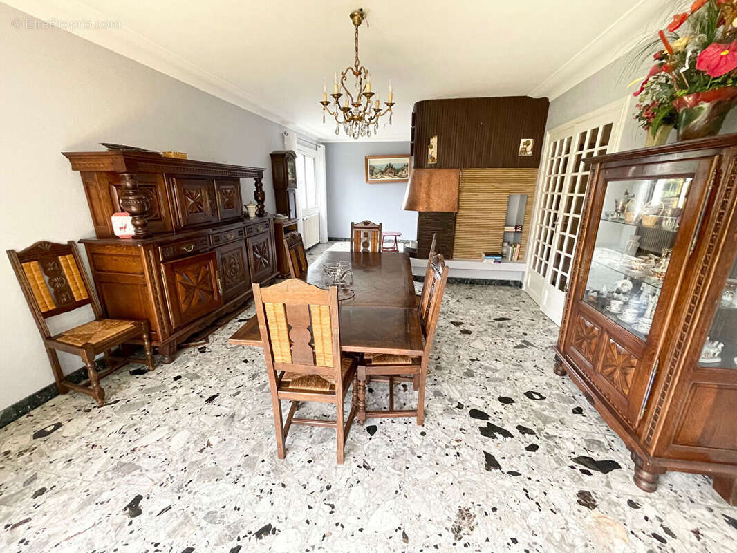 Maison à SAINT-MACAIRE-EN-MAUGES