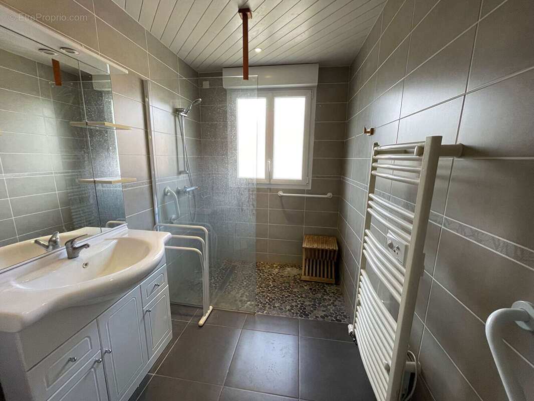 Maison à SAINT-MACAIRE-EN-MAUGES