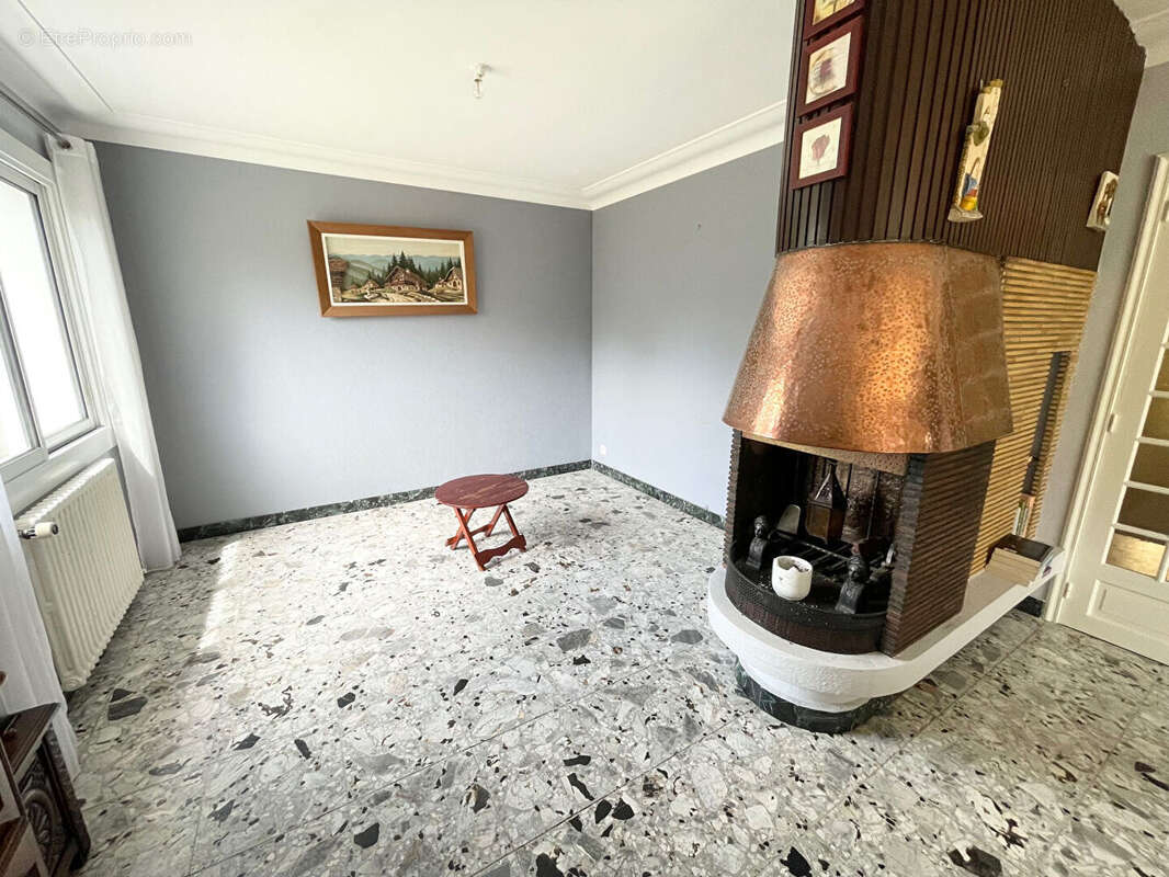 Maison à SAINT-MACAIRE-EN-MAUGES