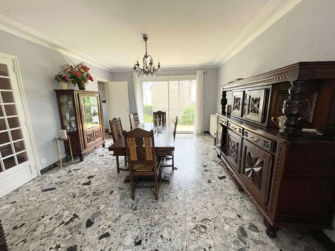 Maison à SAINT-MACAIRE-EN-MAUGES