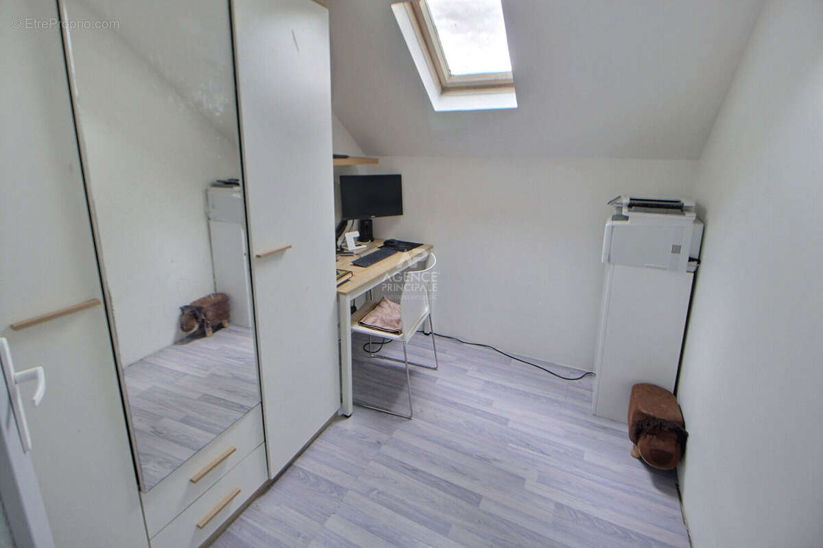 Maison à CHANTELOUP-LES-VIGNES