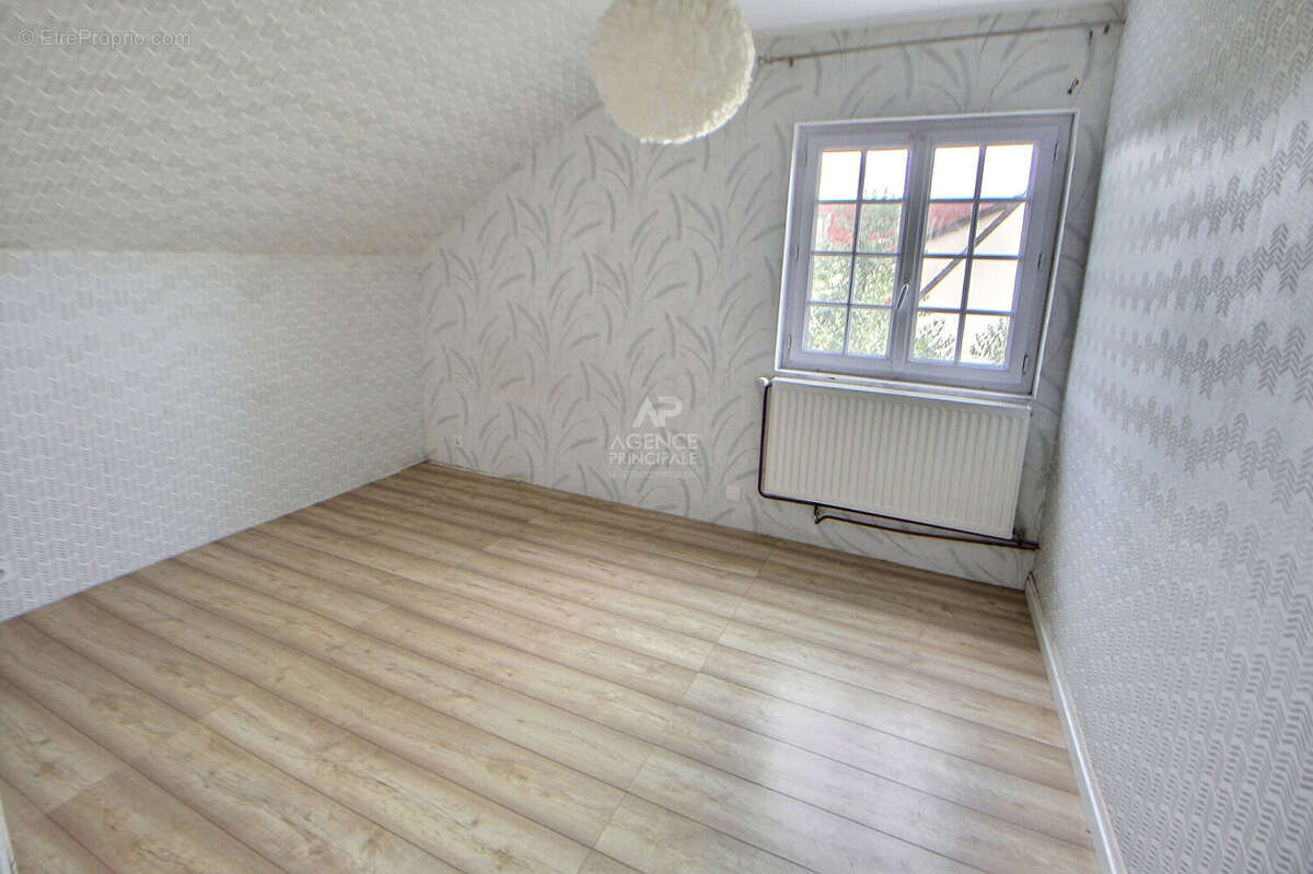 Maison à CHANTELOUP-LES-VIGNES