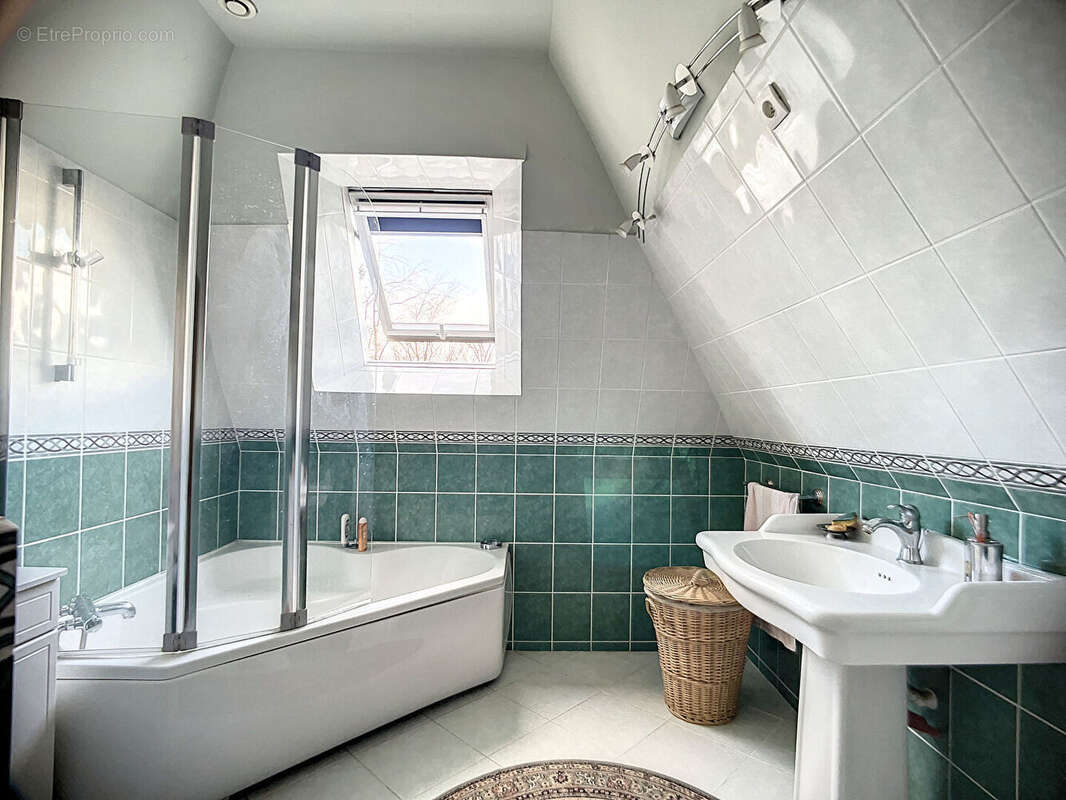 Maison à BOURG-ACHARD