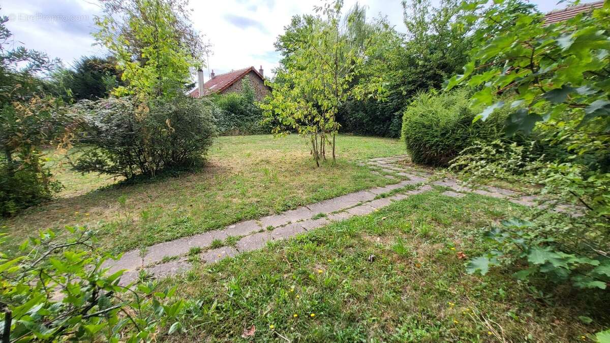 Maison à LES CLAYES-SOUS-BOIS