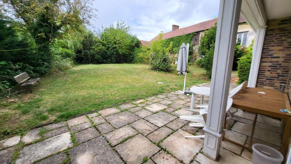 Maison à LES CLAYES-SOUS-BOIS