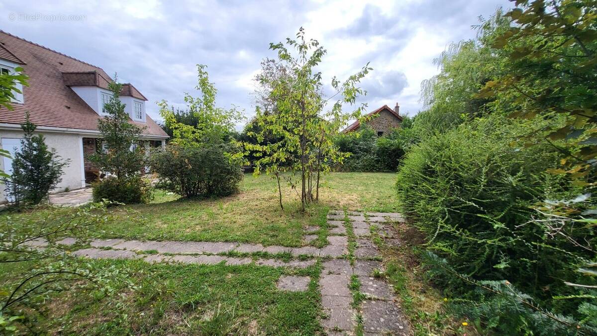 Maison à LES CLAYES-SOUS-BOIS