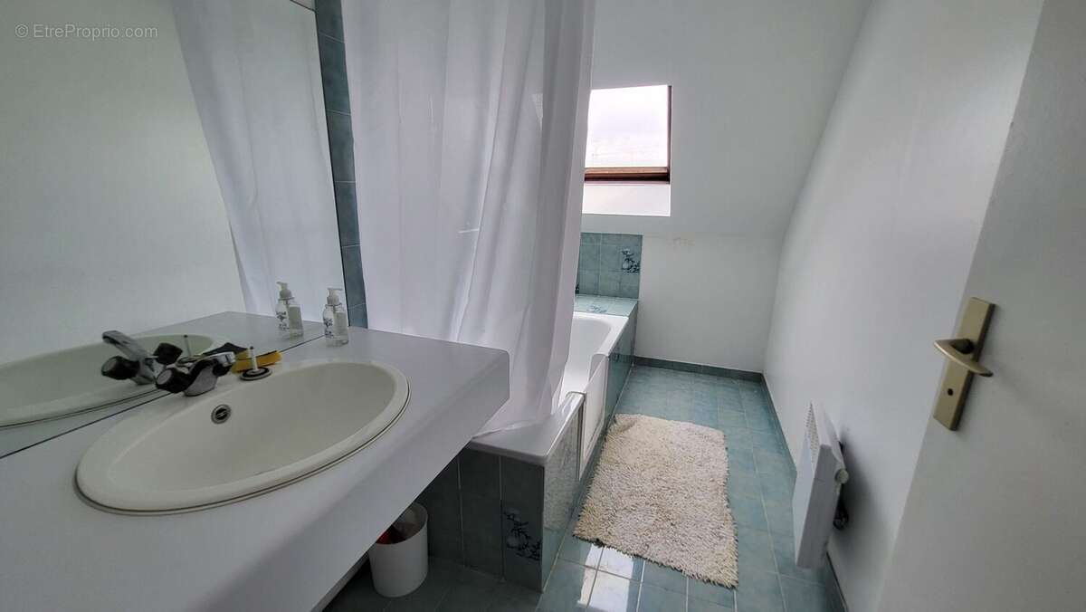 Maison à LES CLAYES-SOUS-BOIS