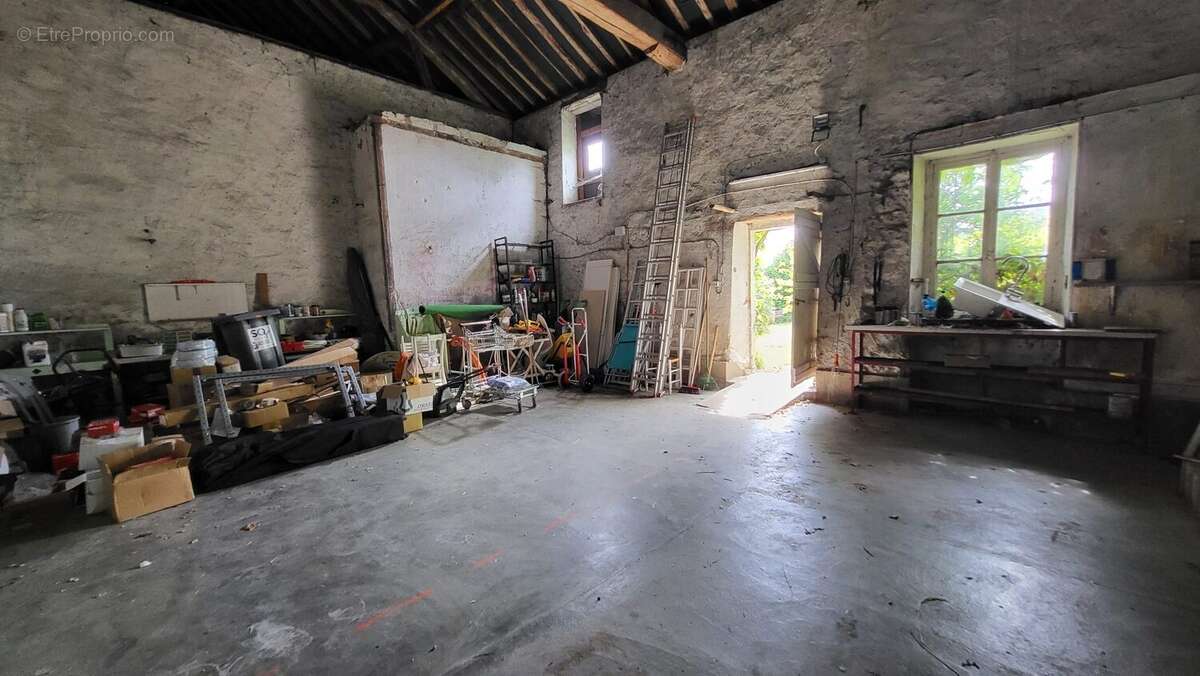 Maison à LES CLAYES-SOUS-BOIS