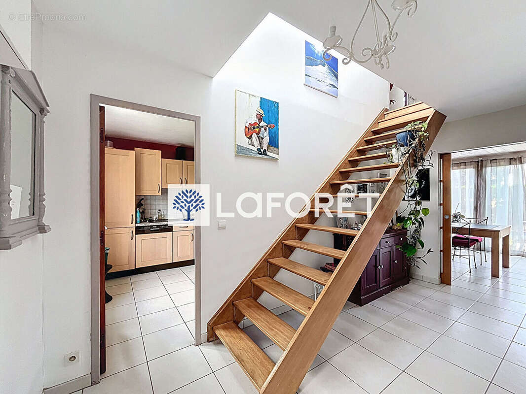 Maison à LE MESNIL-ESNARD