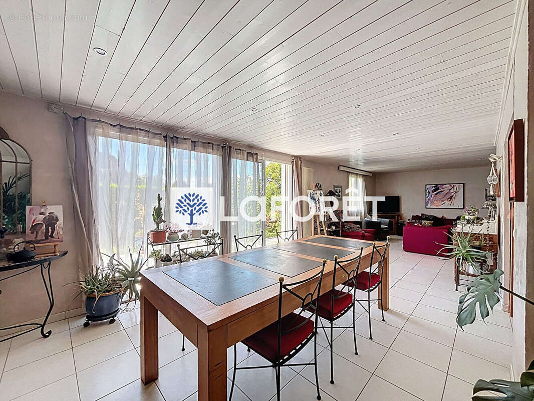 Maison à LE MESNIL-ESNARD