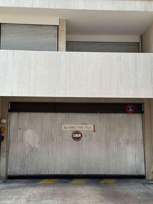 Parking à PARIS-14E