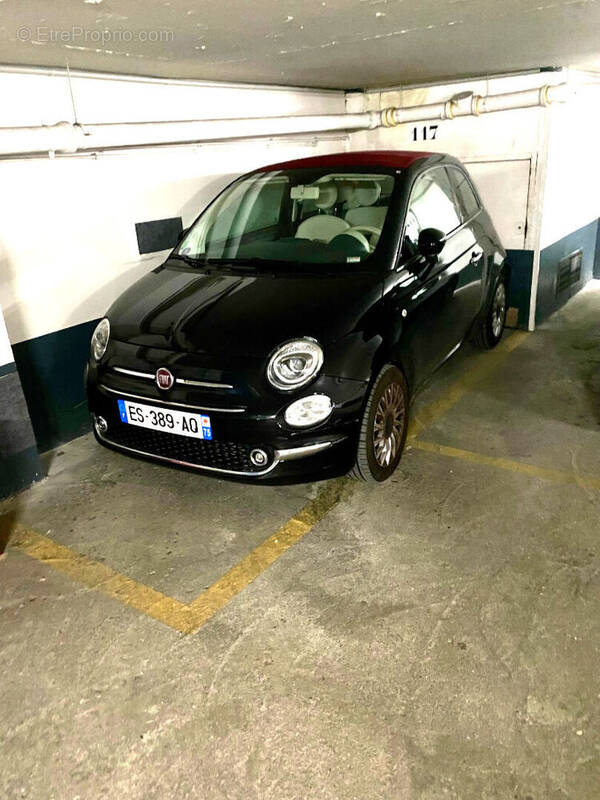 Parking à PARIS-16E
