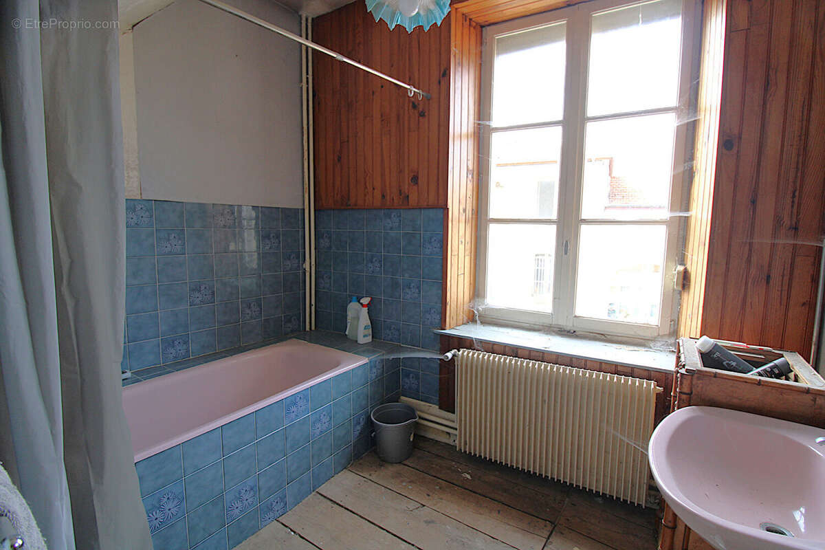 Maison à SOMMEVOIRE