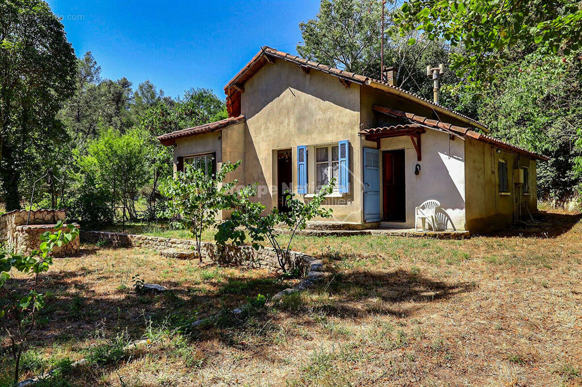 Maison à SAINT-ETIENNE-DU-GRES