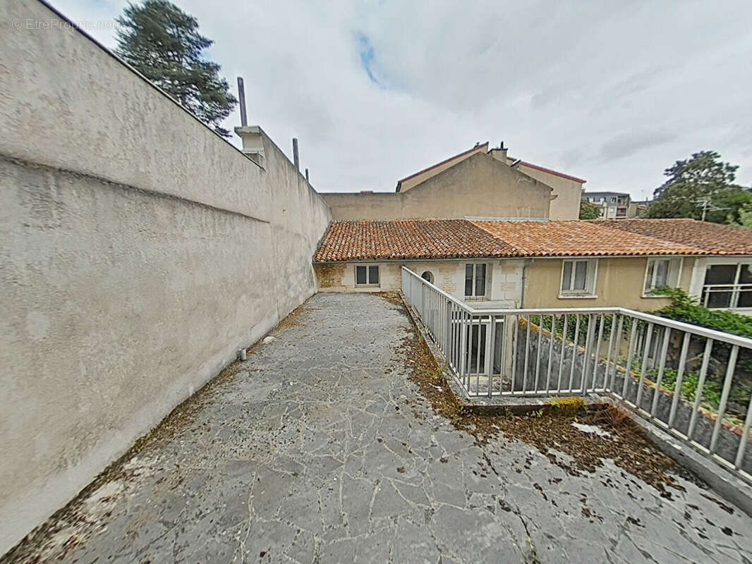 Commerce à POITIERS