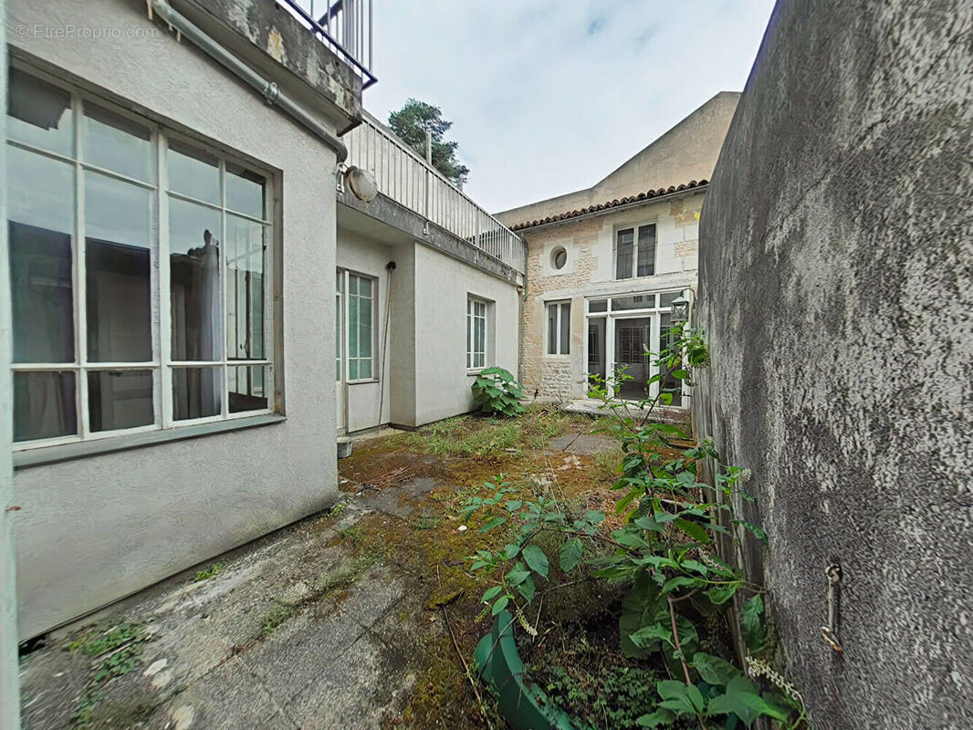 Commerce à POITIERS