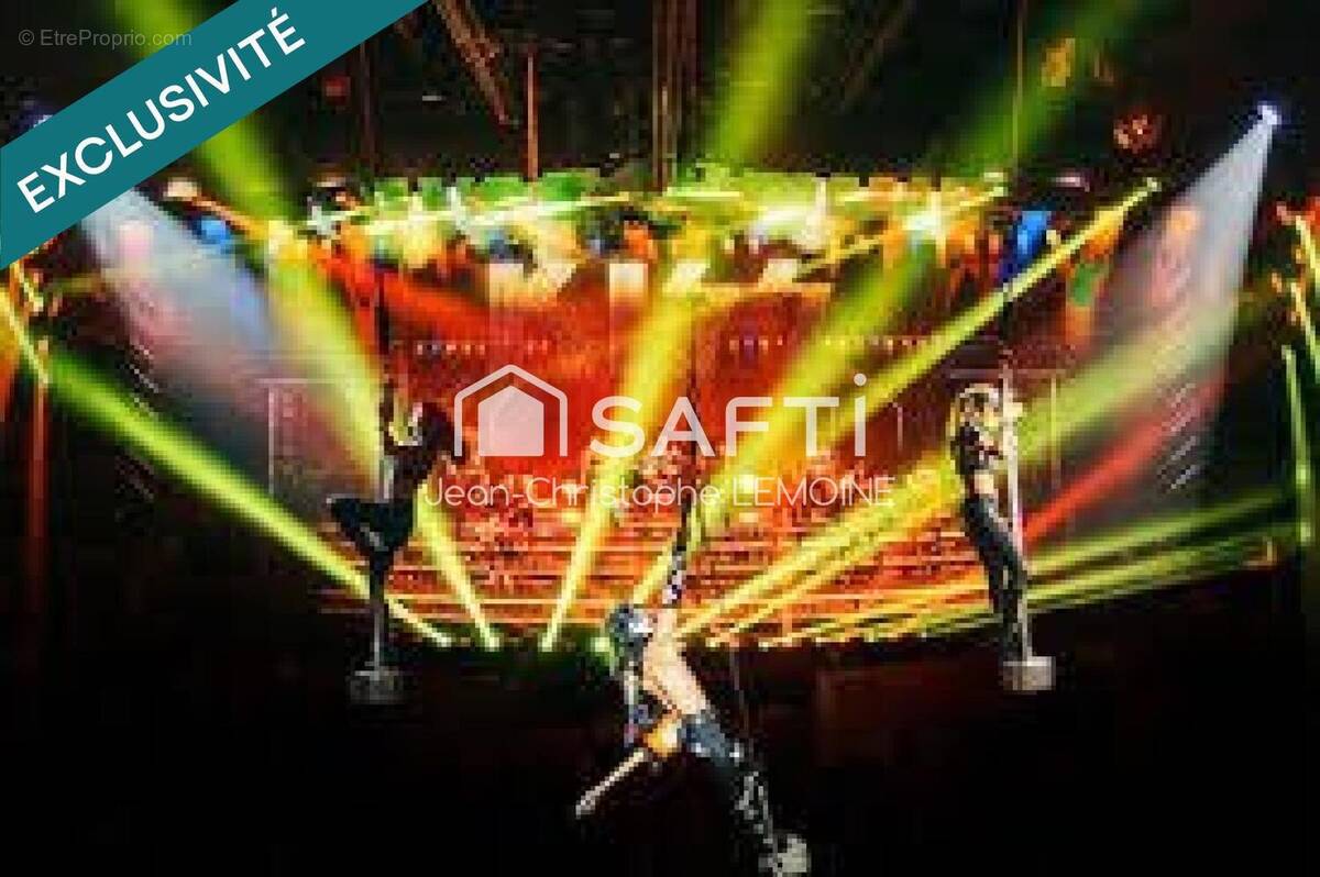 Photo 1 - Commerce à CHATEAU-GONTIER