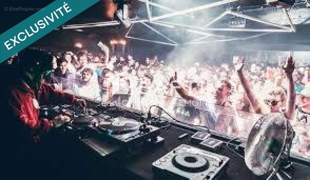 Photo 2 - Commerce à CHATEAU-GONTIER