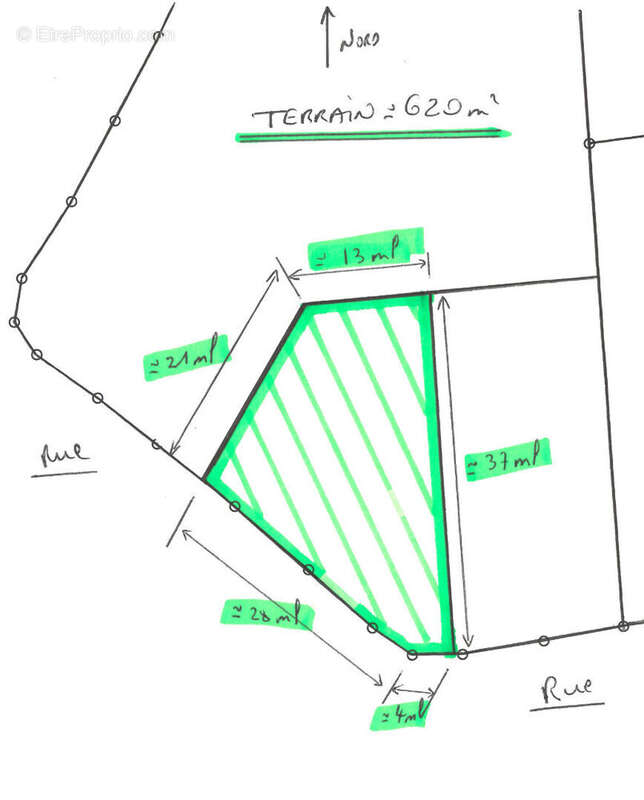Terrain à VENDAYS-MONTALIVET