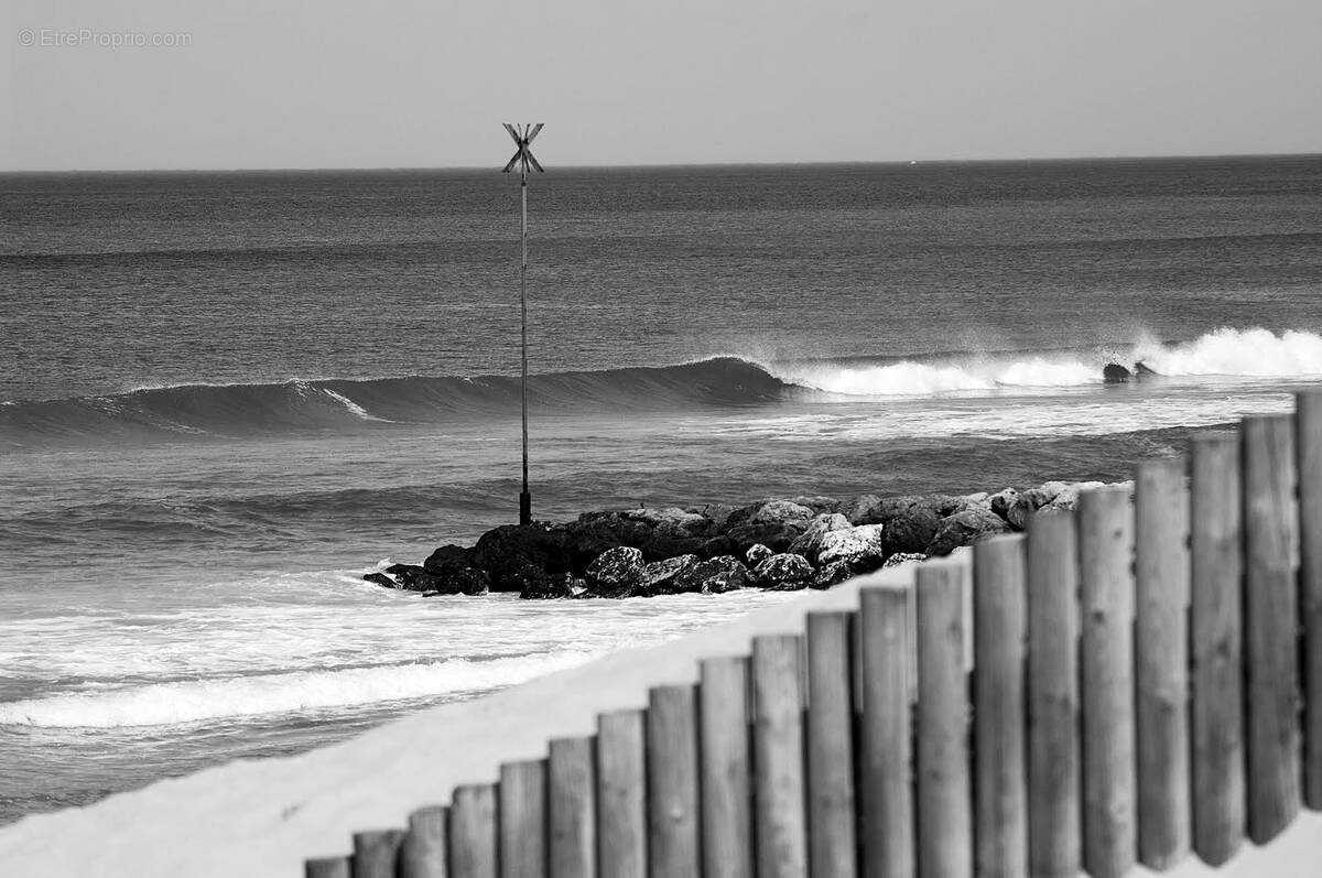 Terrain à VENDAYS-MONTALIVET