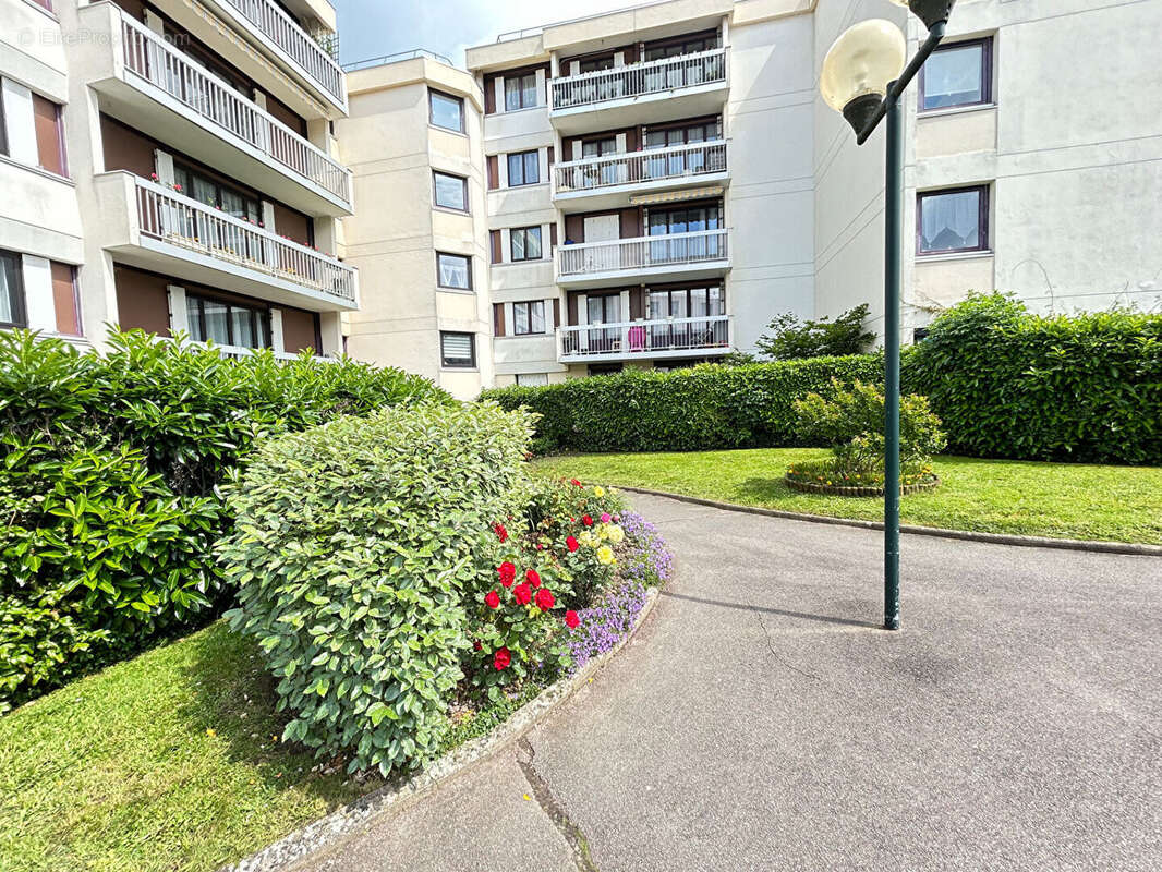Parking à FONTENAY-LE-FLEURY
