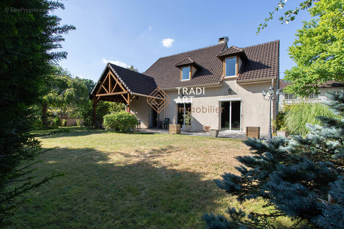 Maison à SAINTE-GENEVIEVE-DES-BOIS