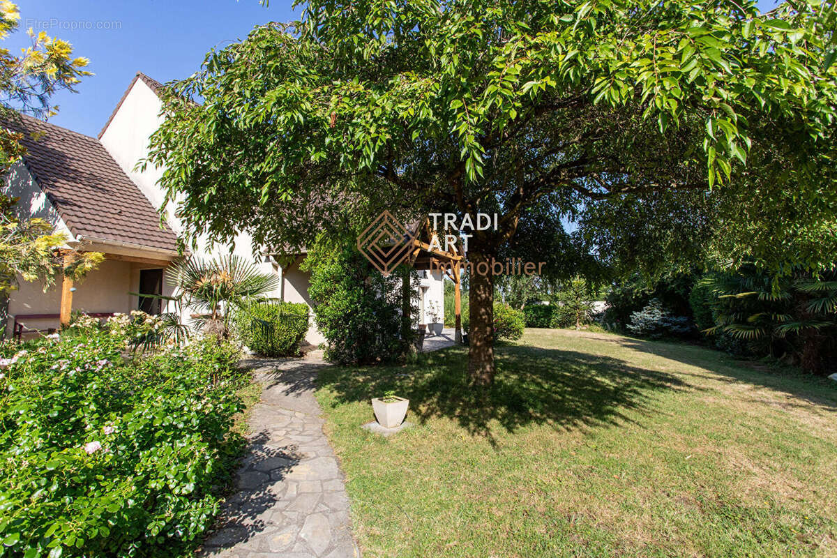 Maison à SAINTE-GENEVIEVE-DES-BOIS