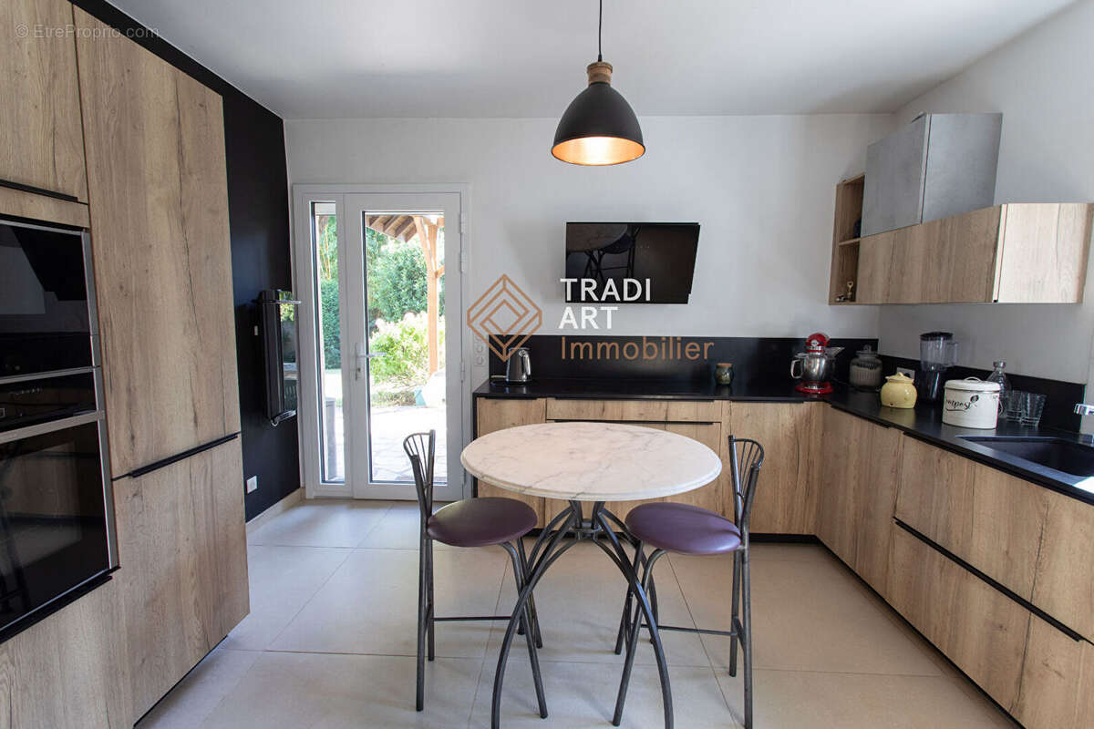 Maison à SAINTE-GENEVIEVE-DES-BOIS