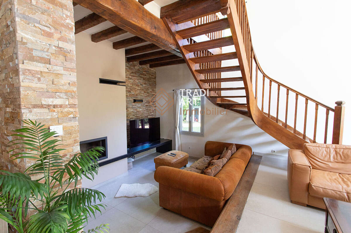 Maison à SAINTE-GENEVIEVE-DES-BOIS