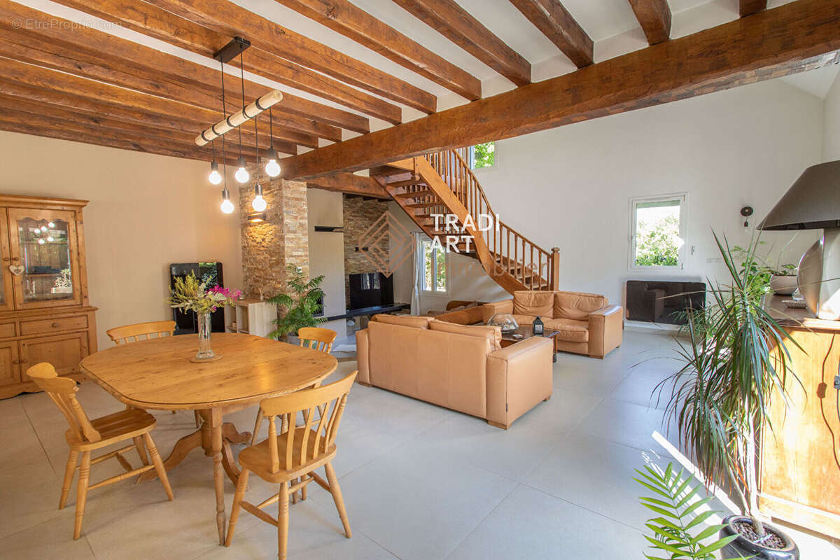 Maison à SAINTE-GENEVIEVE-DES-BOIS