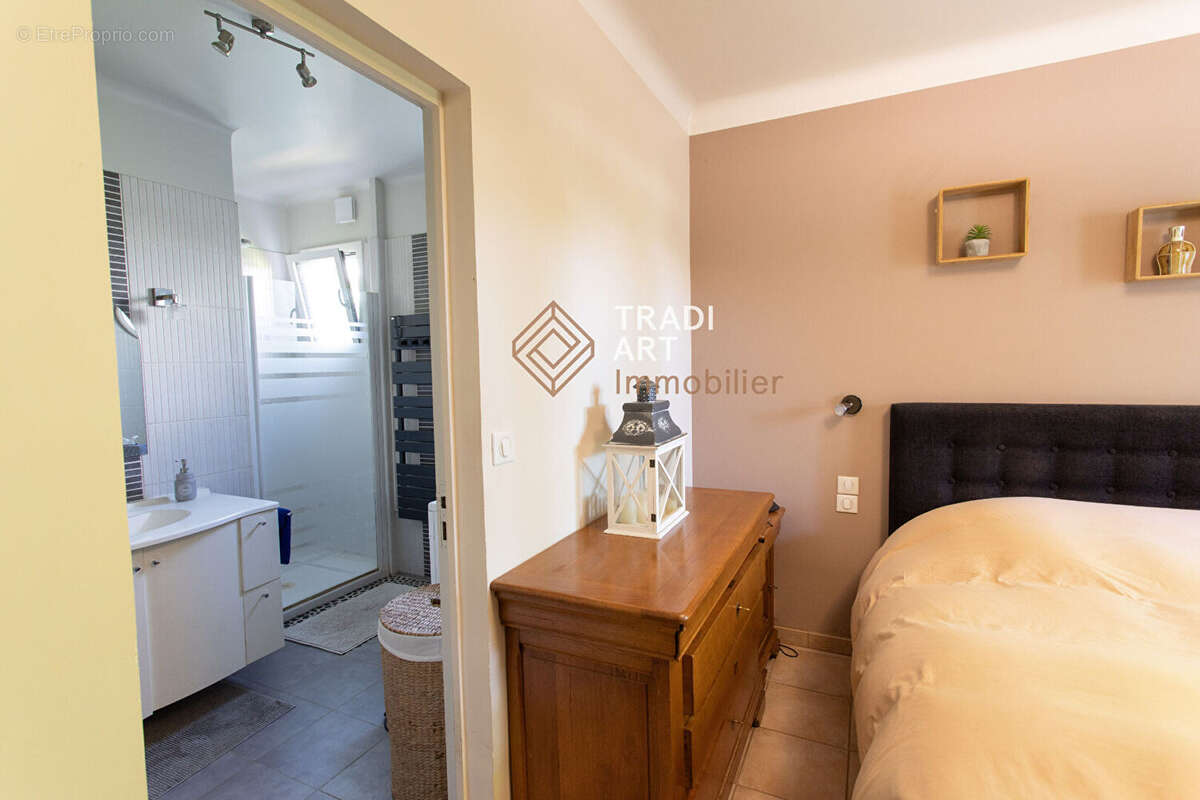 Maison à SAINTE-GENEVIEVE-DES-BOIS