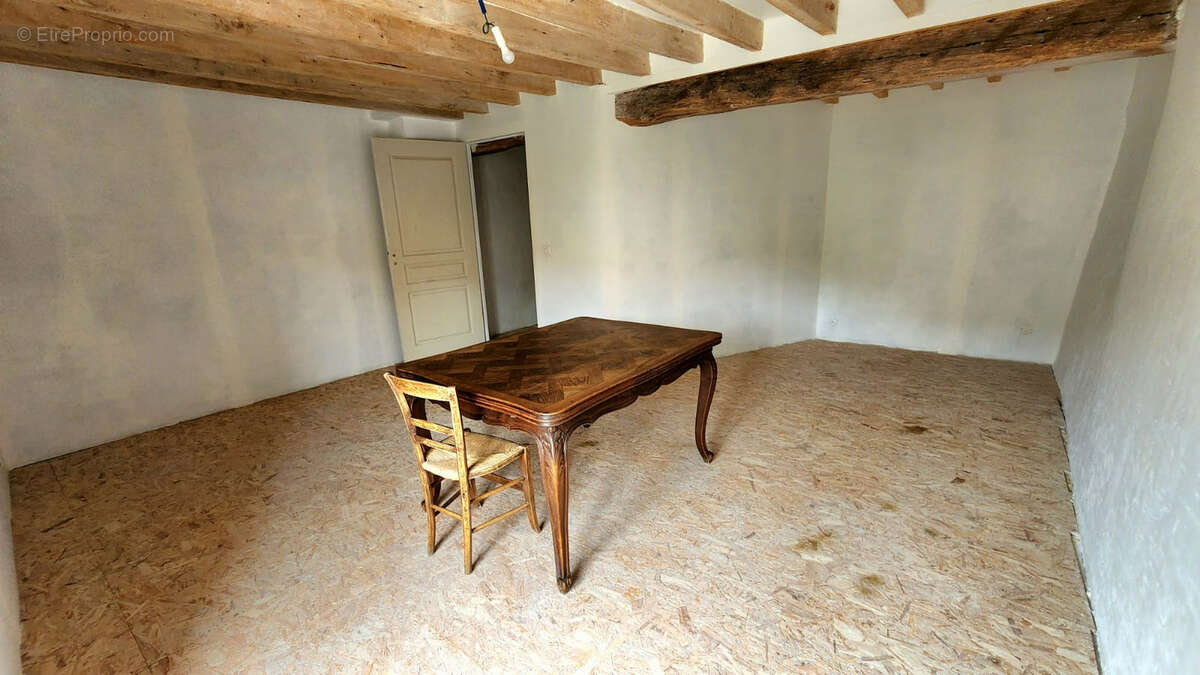 Maison à SAINT-CYR-SUR-MORIN