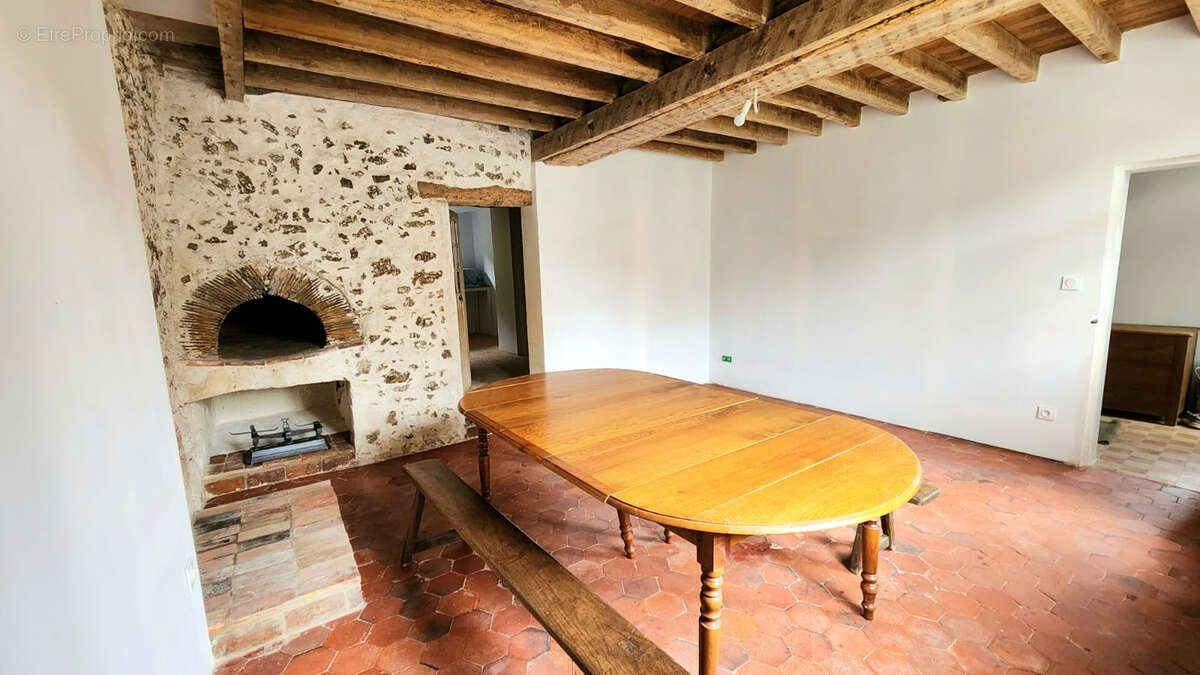 Maison à SAINT-CYR-SUR-MORIN