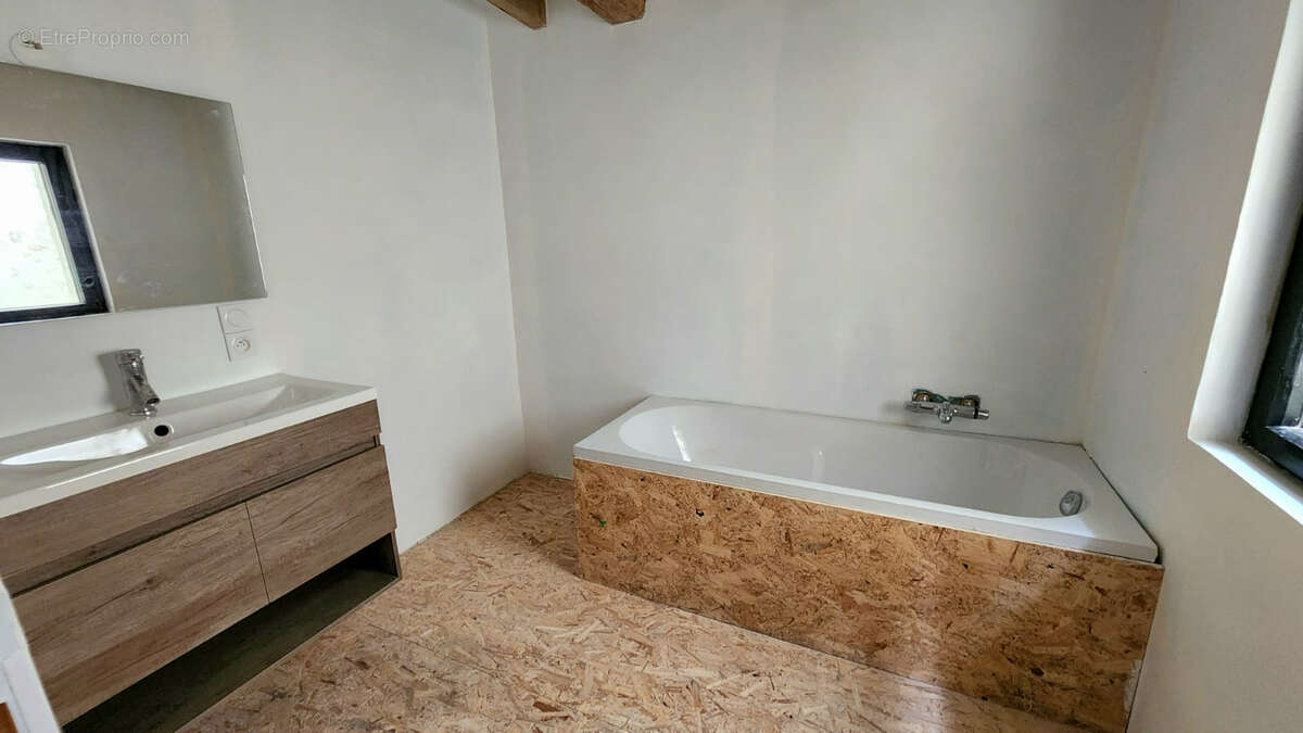 Maison à SAINT-CYR-SUR-MORIN