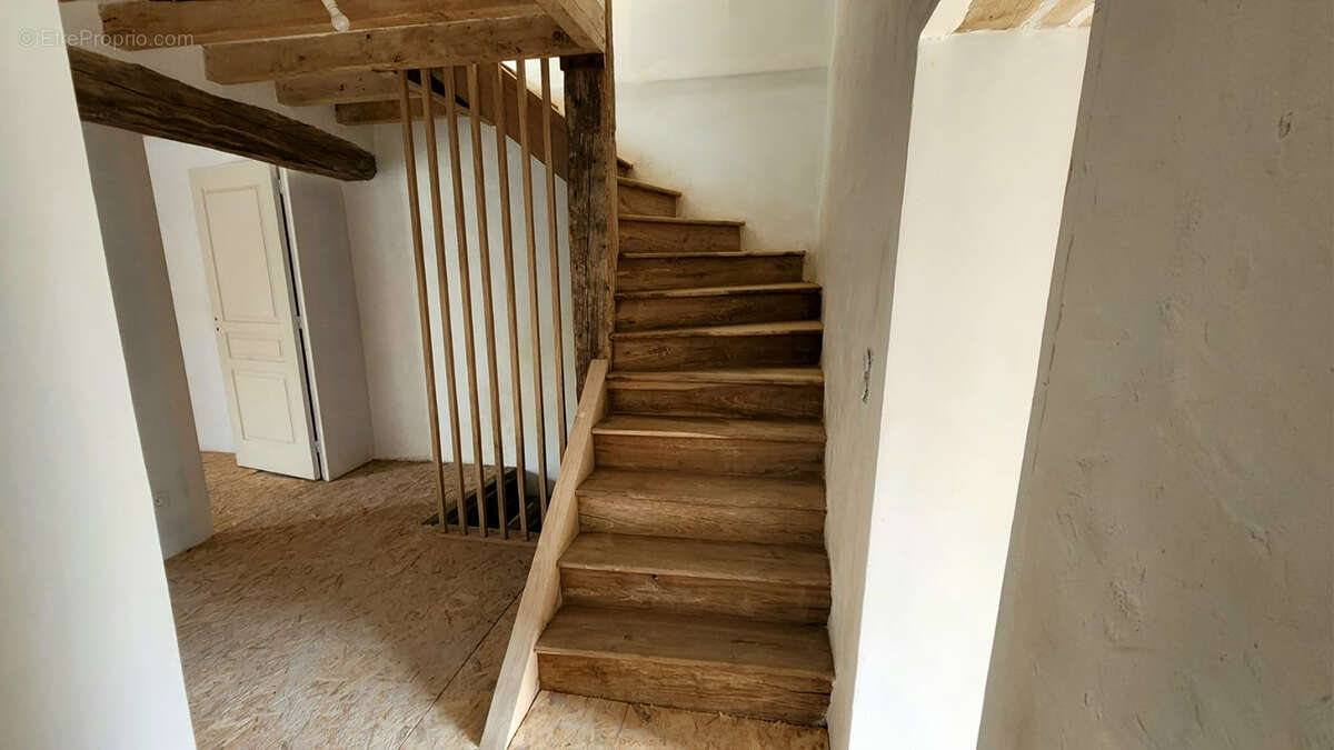 Maison à SAINT-CYR-SUR-MORIN