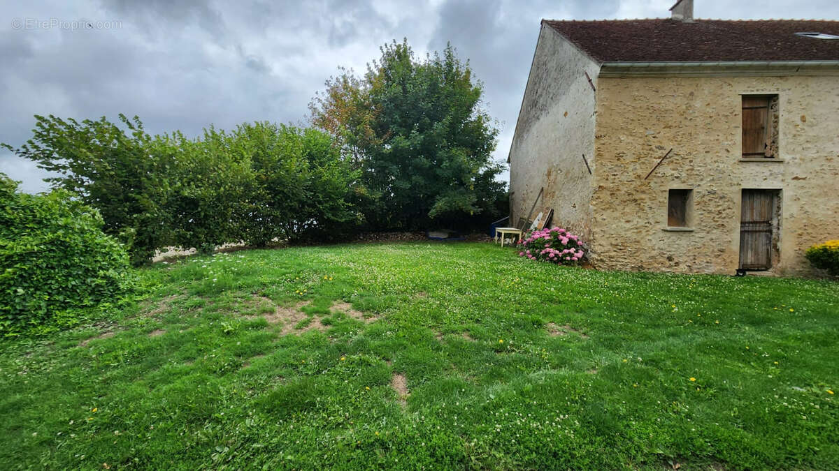 Maison à SAINT-CYR-SUR-MORIN